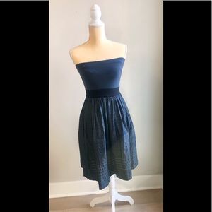 Theory Chambray dress. One size fits all. I would consider this to fit size 0-4.